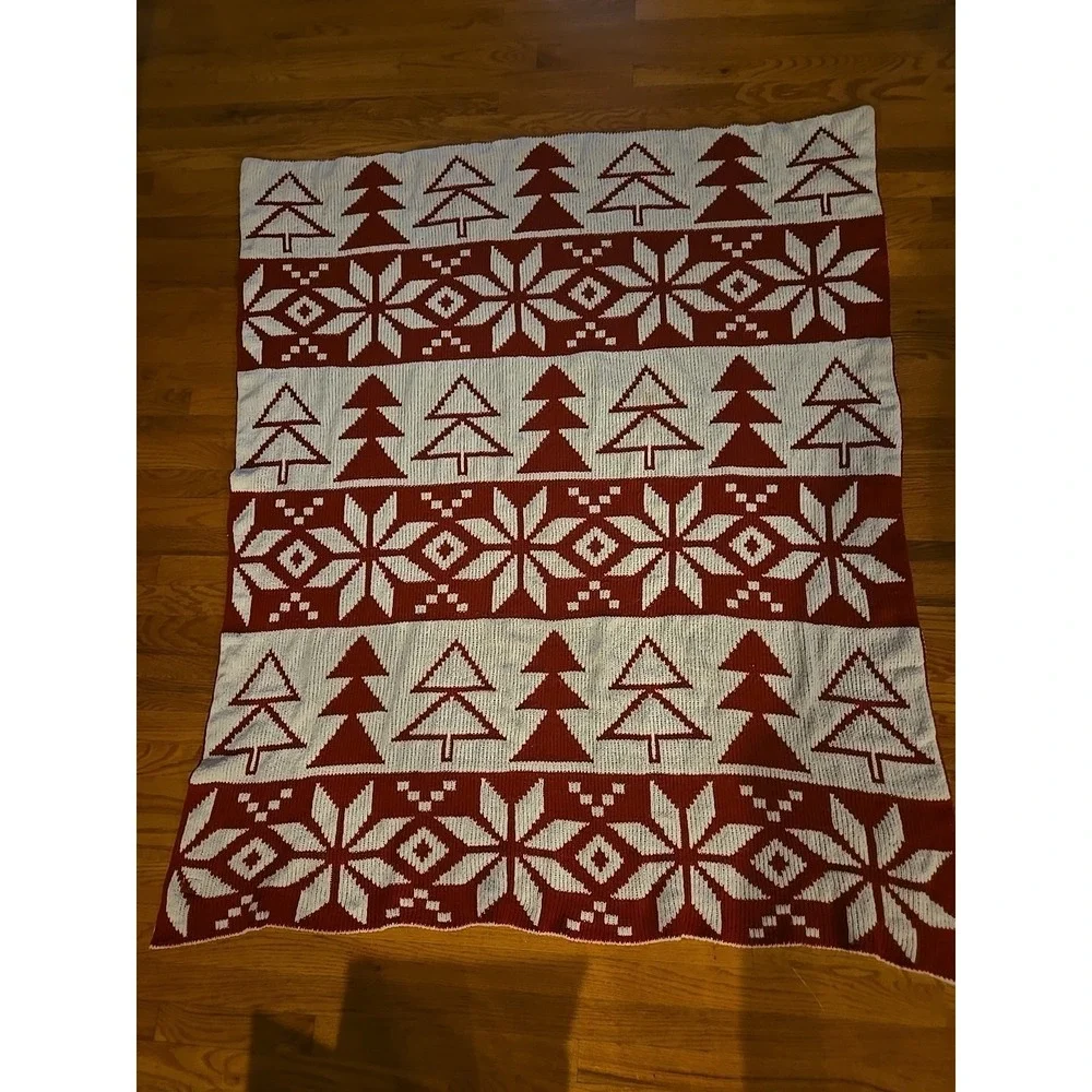 Woven Throw Blanket Christmas White Red Snowflakes Soft Winter THRESHOLD 50x60
